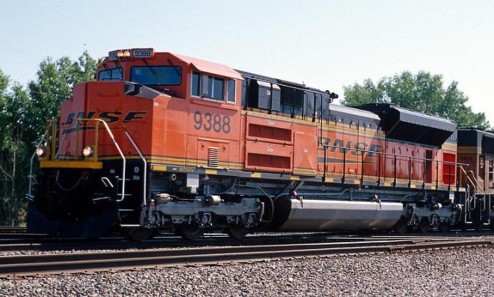 BNSF 9388 SD70ACe.jpg